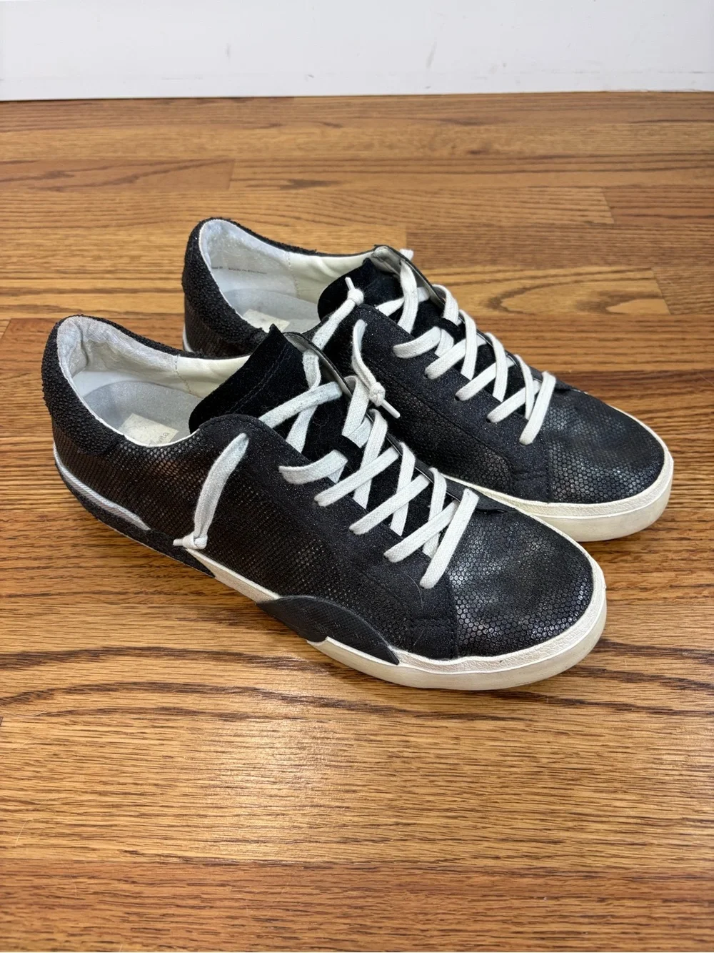 Dolce Vita Zina Sneakers Onyx Embossed Leather (11)